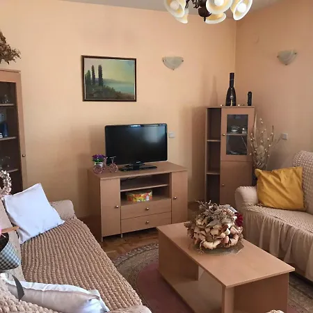 Lul Brus Apartment
